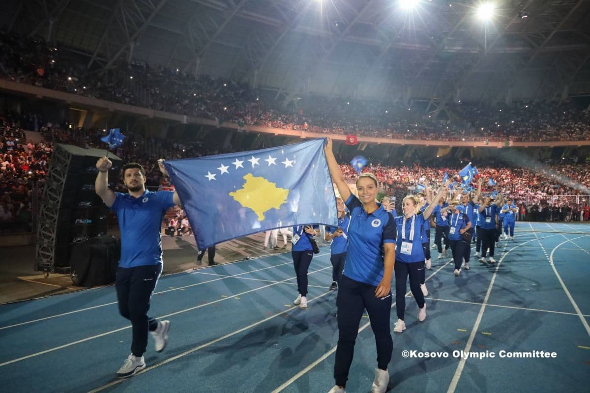 Parakalimi i sportistëve kosovarë para rreth 50 mijë tifozëve në Algjeri
