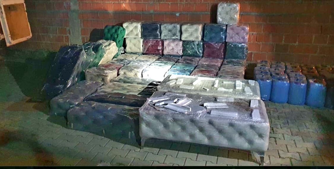 Ndalohet furgoni që po kontrabandonte mallra nga Maqedonia e Veriut