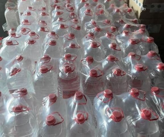 Parandalohet kontrabandimi i 2 mijë e 400 litrave alkool nga Serbia
