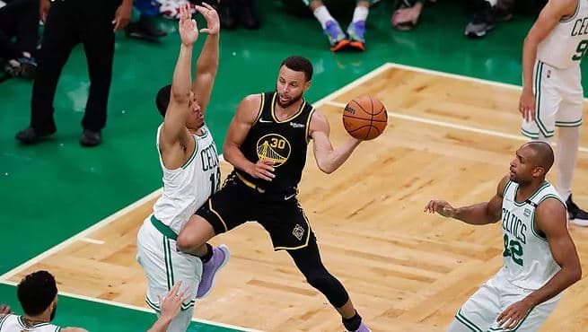 Warriors barazojnë sërish serinë e finaleve ndaj Celtics, në 2-2