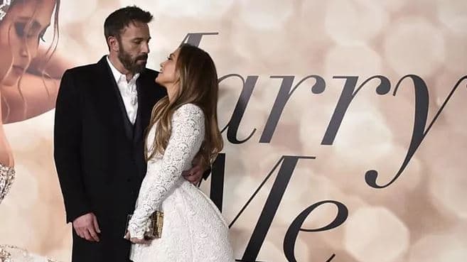 Jennifer Lopez dhe Ben Affleck raportohet se janë martuar në një ceremoni private