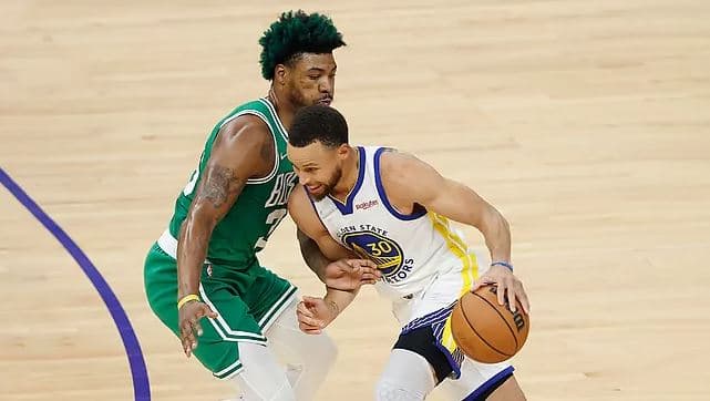 Warriors triumfojnë ndaj Celtics, barazojnë serinë në 1-1