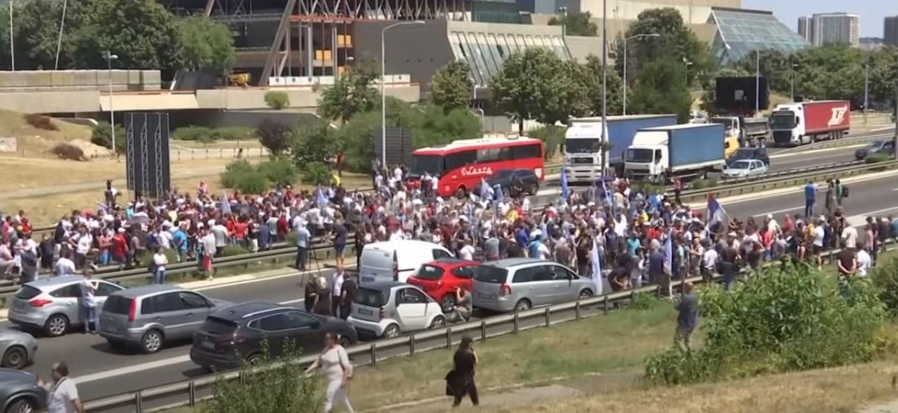 Mbyllet “Fiati serb”, protestojnë punëtorët (VIDEO)