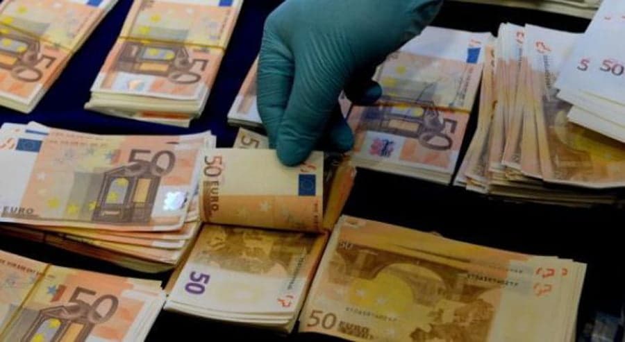 Një zyrtare e bankës në Mitrovicë raporton në polici se një klient deponoi para të falsifikuara