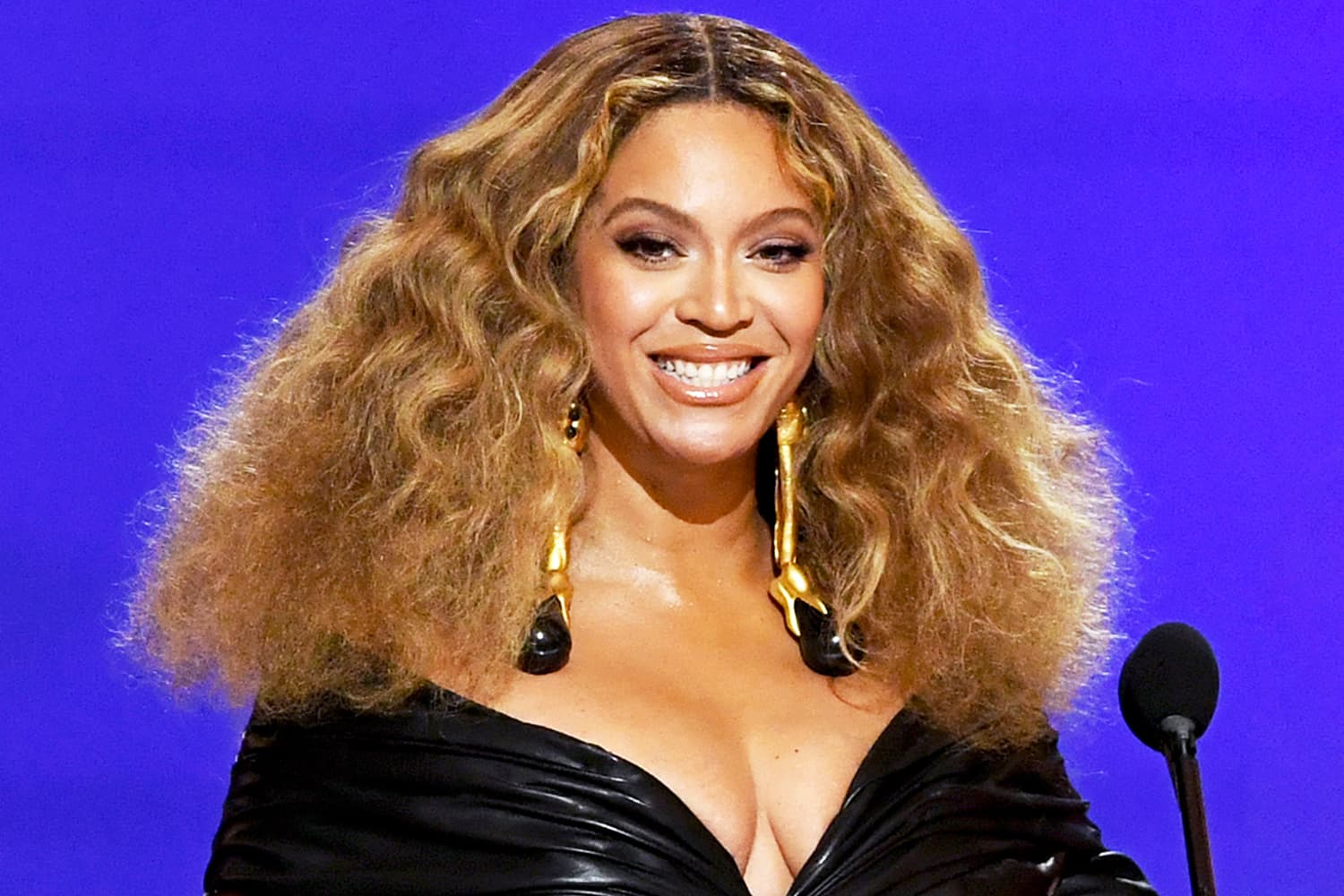 Në mesnatë publikohet kënga e re e Beyonce (FOTO)