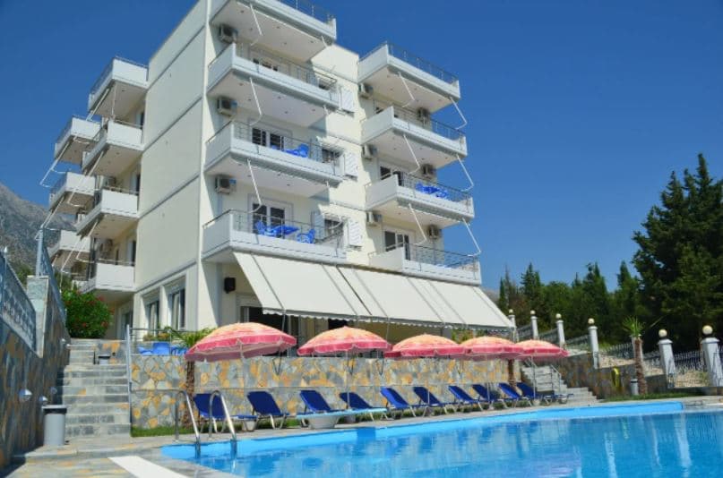 Ra nga kati i tretë i hotelit në Dhërmi, vdes 21-vjeçari anglez