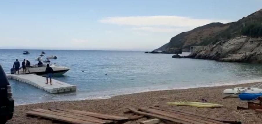 Mbytet një person në plazhin e Palasës
