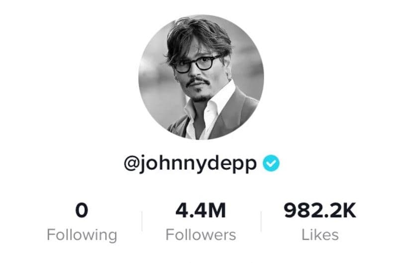 Johnny Depp për 24 orë grumbulloi më shumë se 4.4 milionë ndjekës në TikTok