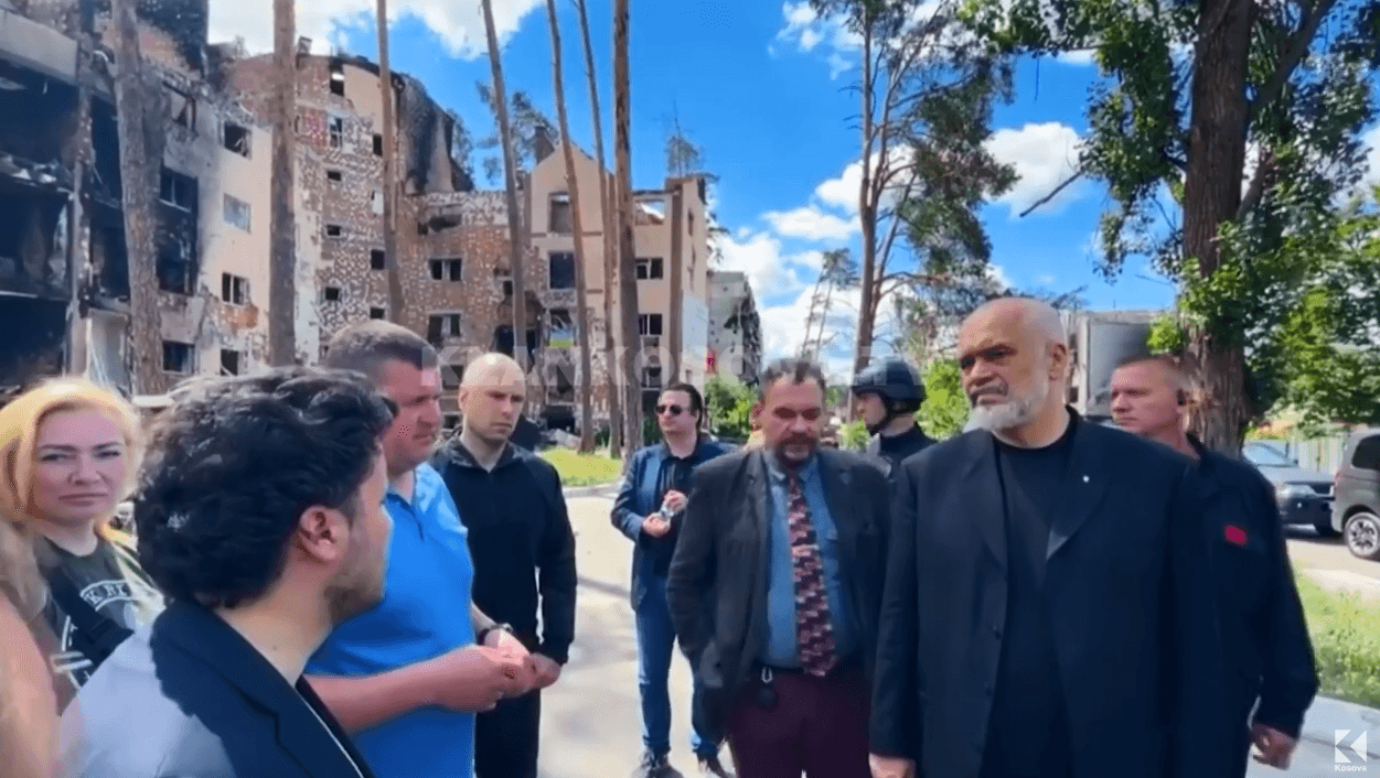 Rama dhe Abazoviq “shijojnë” Ukrainën, ngushëllojnë Zelenskyn (VIDEO)