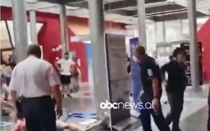 Përleshje mes dy grupe të shqiptarëve në aeroportin italian (VIDEO)
