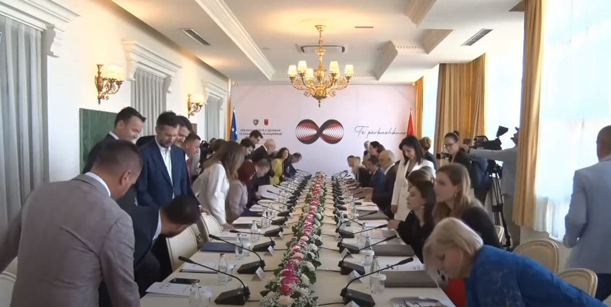 Fillon mbledhja e tetë e dy qeverive