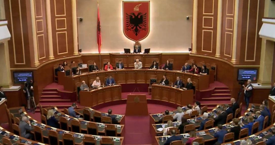 Fillon seanca për zgjedhjen e presidentit të Shqipërisë