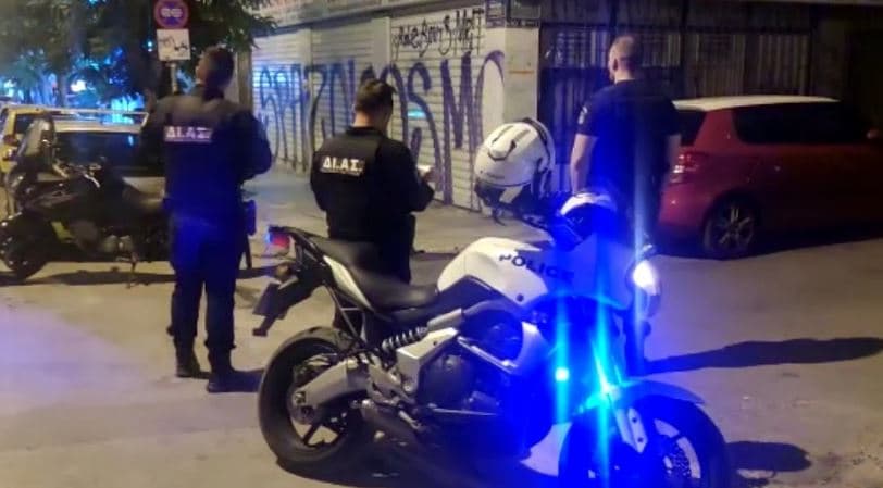 Konflikt i armatosur në qendër të Athinës, plagoset një shqiptar