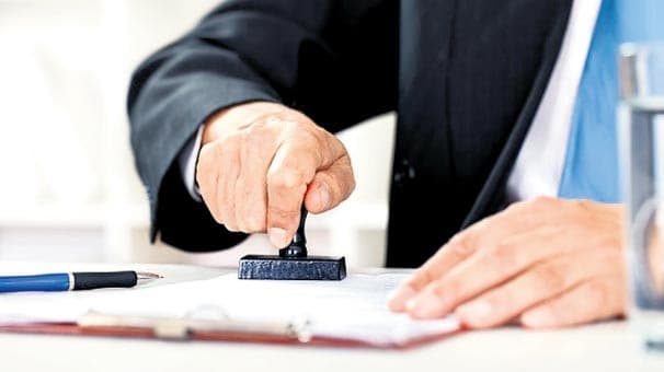 Shqipëri: Çiftet që ndahen me mirëkuptim mund të divorcohen te noteri, e jo në gjykatë