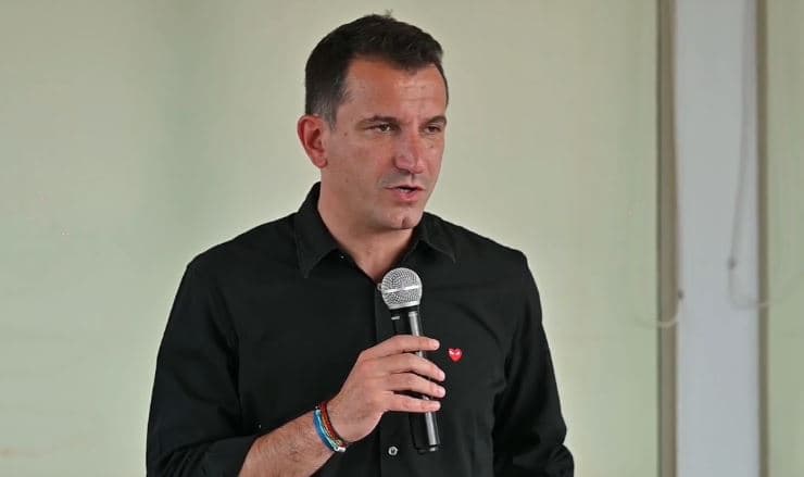 Erion Veliaj për Kurban Bajram shtron drekë për njerëzit në nevojë