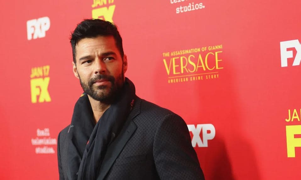 Këngëtari Ricky Martin akuzohet për incest me nipin e tij 21 vjeçar