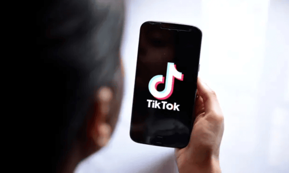 Familjet padisin TikTok-un, pasi dy vajza vdiqën duke provuar sfidën “Blackout Challenge”
