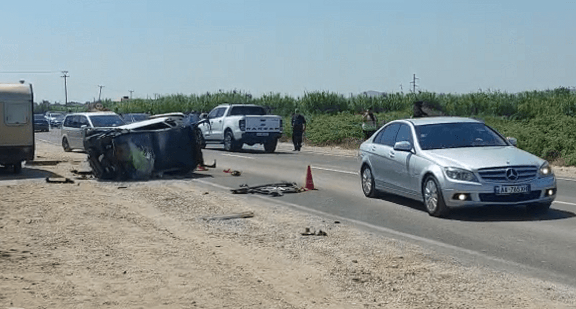 Aksident mes tri veturave në Fushë-Krujë, njëra dyshohet se është nga Kosova (VIDEO)