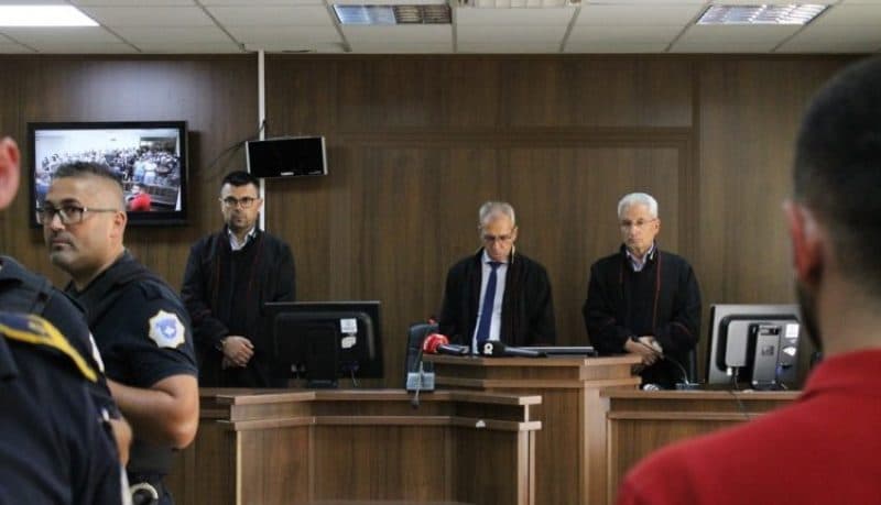 Dënohet me 20 vite burgim i akuzuari për vrasjen me thikë në një kafene në Gjilan (VIDEO)