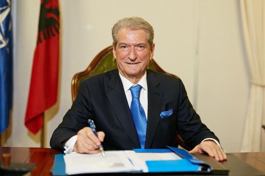 Ripërsërit Berisha: Shqiptarët në Kosovë do ta gëzojnë shtetësinë shqiptare