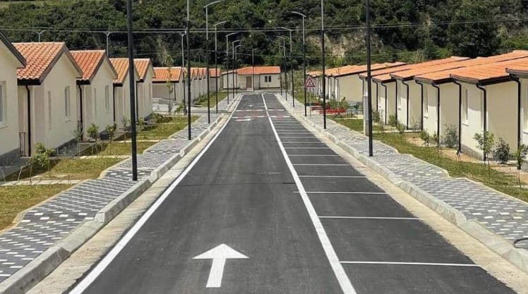 Rindërtimi, Rama: Shumë shpejt hyjnë në shtëpitë e reja edhe 49 familje në Zall Herr
