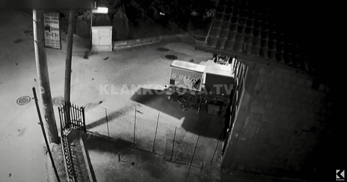 Hasin në pronarin e shtëpisë në Kodër të Trimave, hajnat ikin duke shkrepur armë (VIDEO)