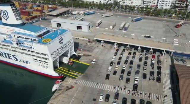 Fluks udhëtarësh gjatë fundjavës në portin e Durrësit (VIDEO)