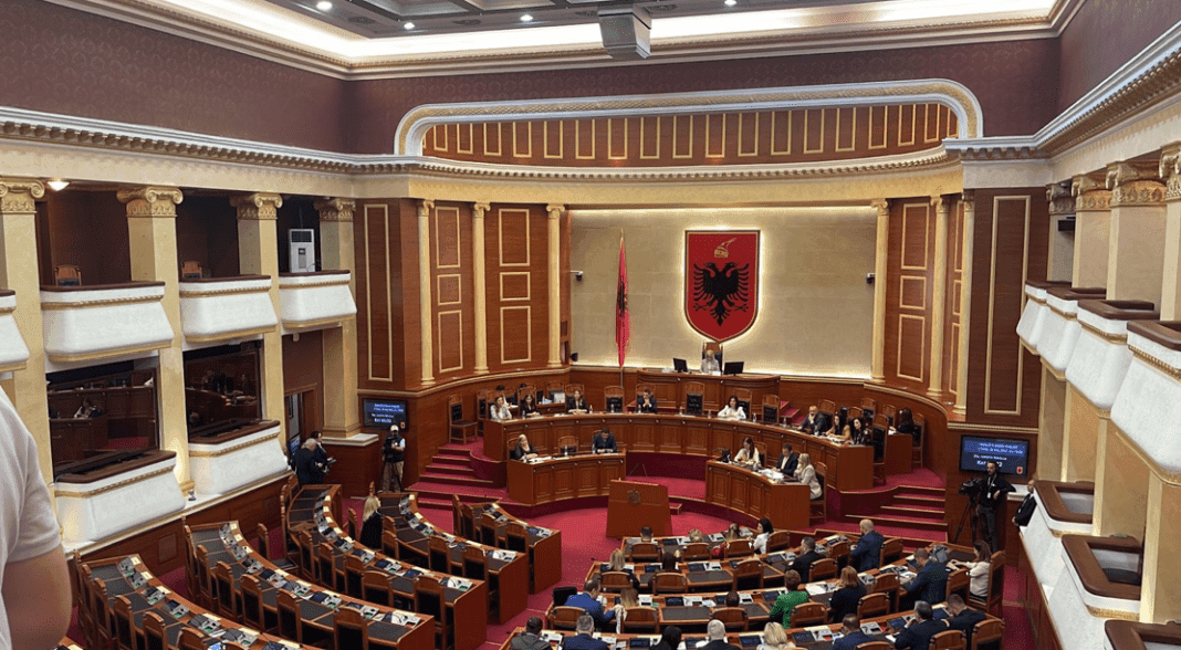 Rezoluta për Srebrenicën, votohet sot në Kuvend të Shqipërisë nisma e mazhorancës