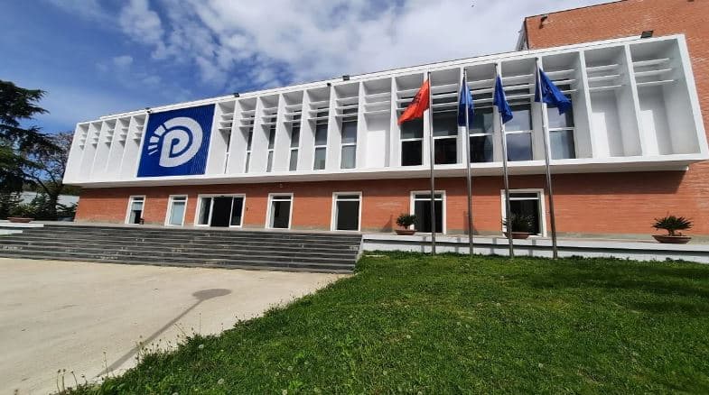 PD-ja njofton policinë për protestën: Nisim para selisë blu e përfundojmë në kryeministri