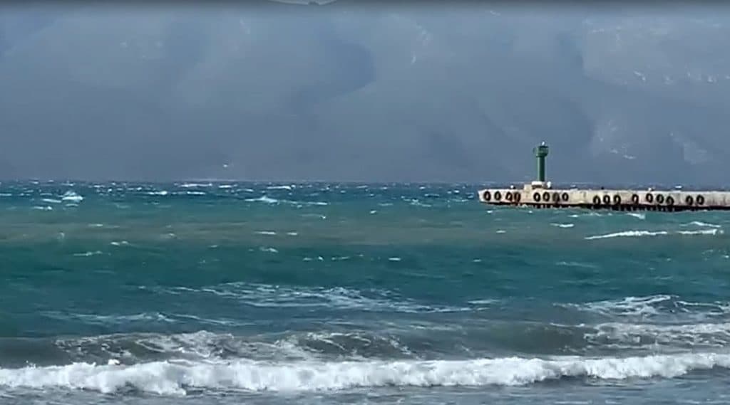 Po qëndronte në breg të detit, 67-vjeçarja humb jetën nga infarkti në Vlorë