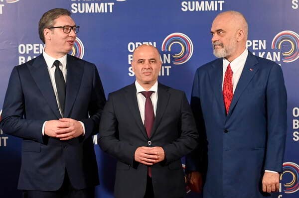 Rama do t'i takojë Vuqiçin dhe Kovaçevskin në Tiranë