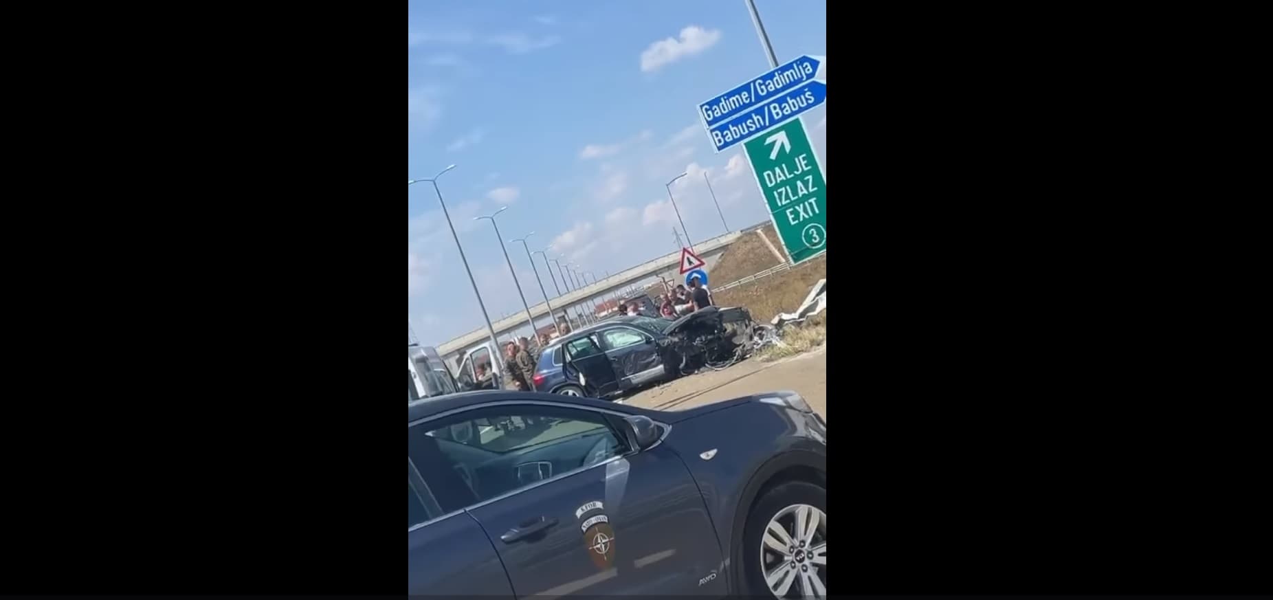 Vetaksidentohet një veturë në autostradën Prishtinë-Ferizaj, një i lënduar (VIDEO)