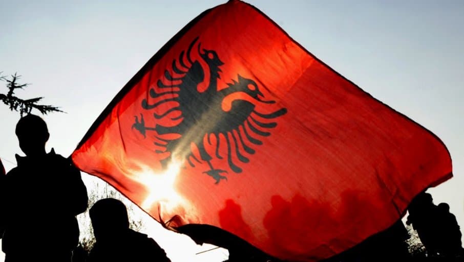 Shqiptarët kryesojnë martesat fiktive në Britani