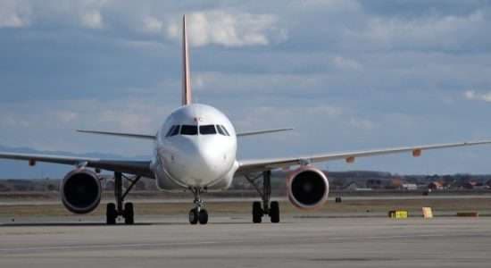 Gjermani: U ankua për nxehtësinë në aeroplan, shqiptari dëbohet nga fluturimi pak para nisjes