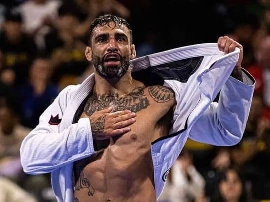 Vritet me plumb në kokë kampioni i tetëfishtë i botës në Jiu Jitsu