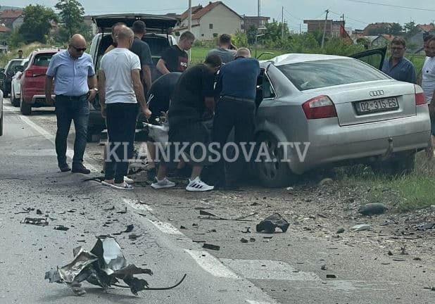 Aksident i rëndë trafiku mes një veture e një kamioni në Kçiq të Mitrovicës (FOTO)