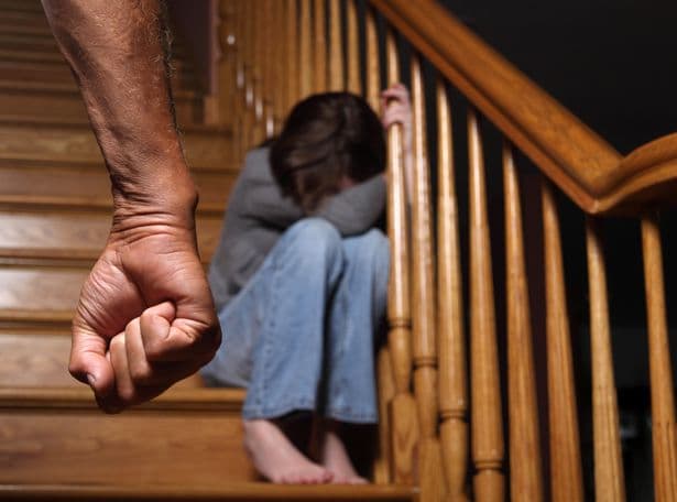 Prizren: Arrestoi babai që rrahu vajzën e tij të mitur