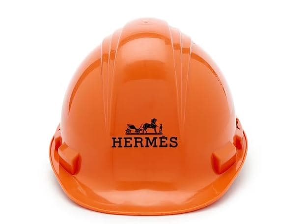 Kapelja që duket si helmetë ndërtimi e markës Hermes po shitet për 6 mijë funte