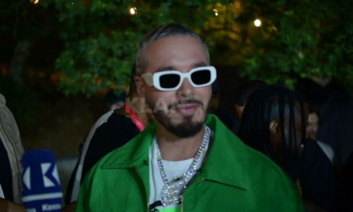 J Balvin para performancës në "Sunny Hill": Jam i lumtur që jam në Kosovë (VIDEO)