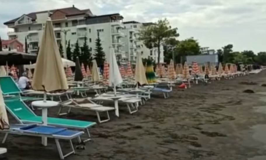 Mot i lig në Shëngjin, zbrazet plazhi