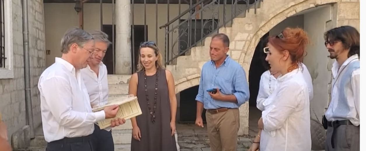 Në gjurmët e gjyshit, nipat e Aleksandër Moisiut vizitojnë Durrësin (VIDEO)