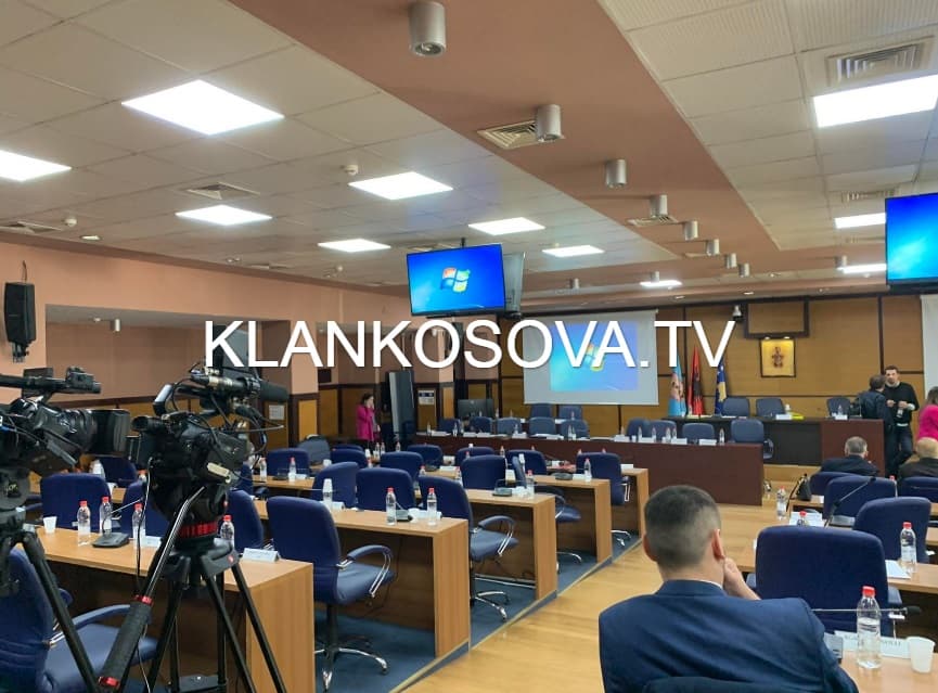 Opozita lëshon sallën, nuk iu përfill kërkesa për anulimin e projektit "Arkitekti i kryeqytetit”