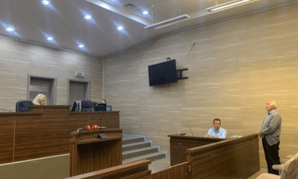 Gjykata ia ndalon Rexhepit që t’i afrohet Jasharajt