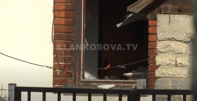 Vdes 93-vjeçari, dyshohet se i shpërtheu granata në dorë (VIDEO)