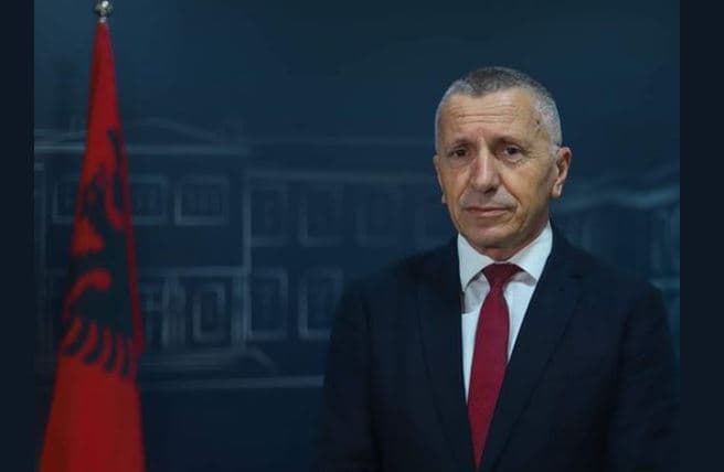 Kamberi: Vuçiqi e çon Serbinë në diktaturë nëse e fiton betejën me qytetarët