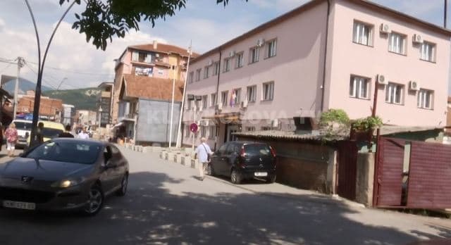 Klani s’pa kë të ndërrojë targa, qendra thotë se pat interesim (VIDEO)