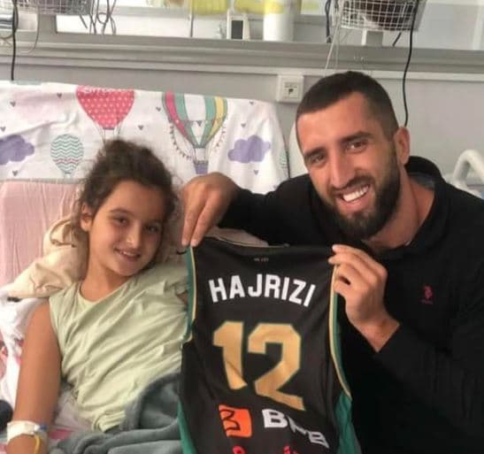 Drilon Hajrizi i Trepçës ia bën ëndrrën realitet vajzës së shtrirë në spital