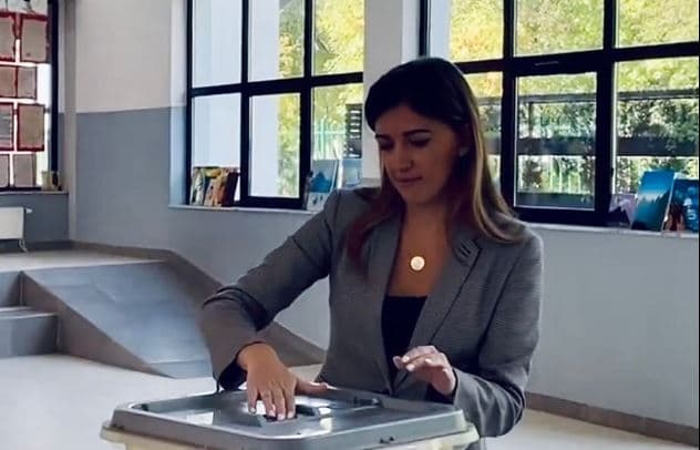 Voton Haxhiu, që synon udhëheqjen e grave të Vetëvendosjes (VIDEO)