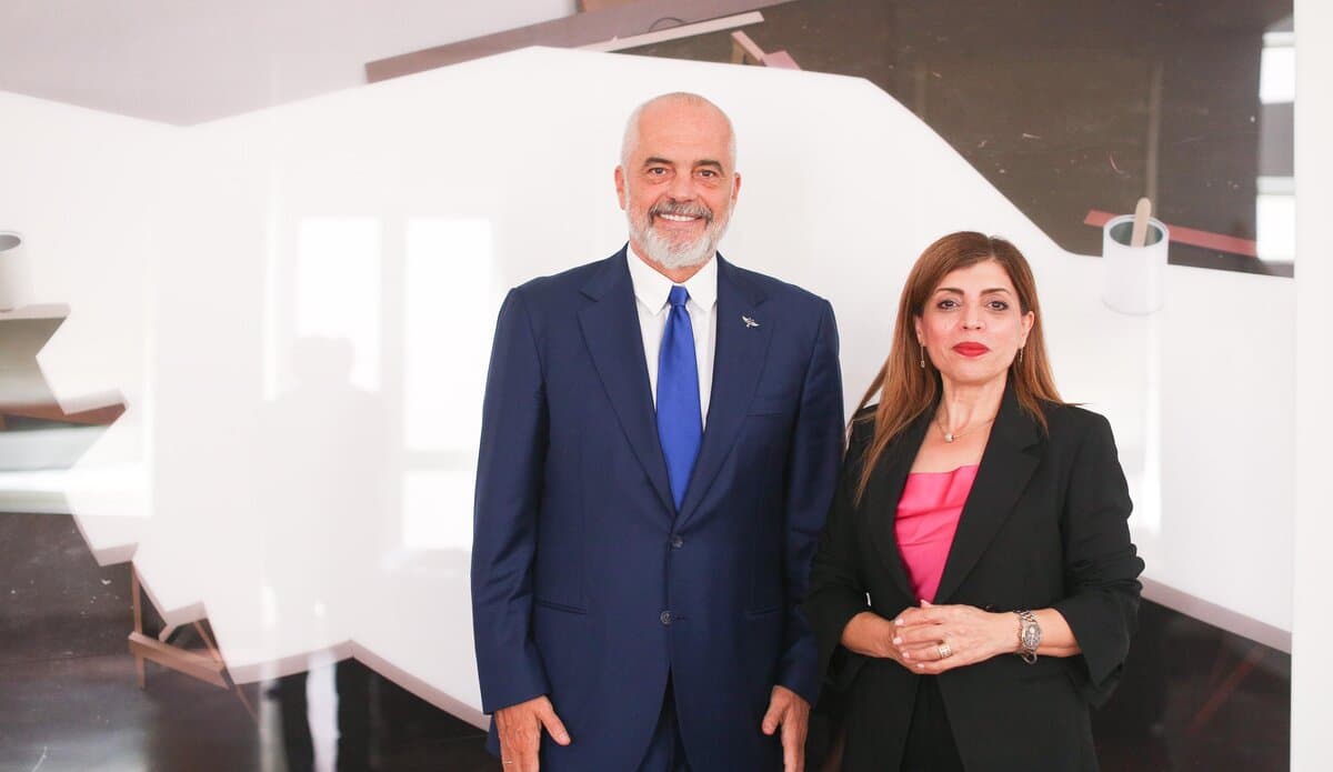 Shefja e UNMIK-ut takohet me Ramën, bisedojnë për dialogun Kosovë - Serbi