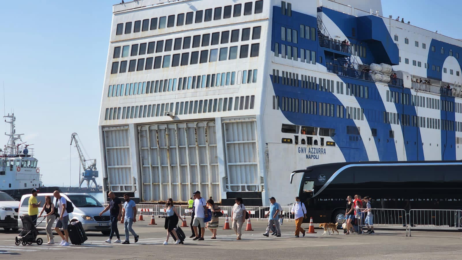 Sistemi TIMS ende i bllokuar, hyrje-daljet në portin e Durrësit regjistrohen me shkrim